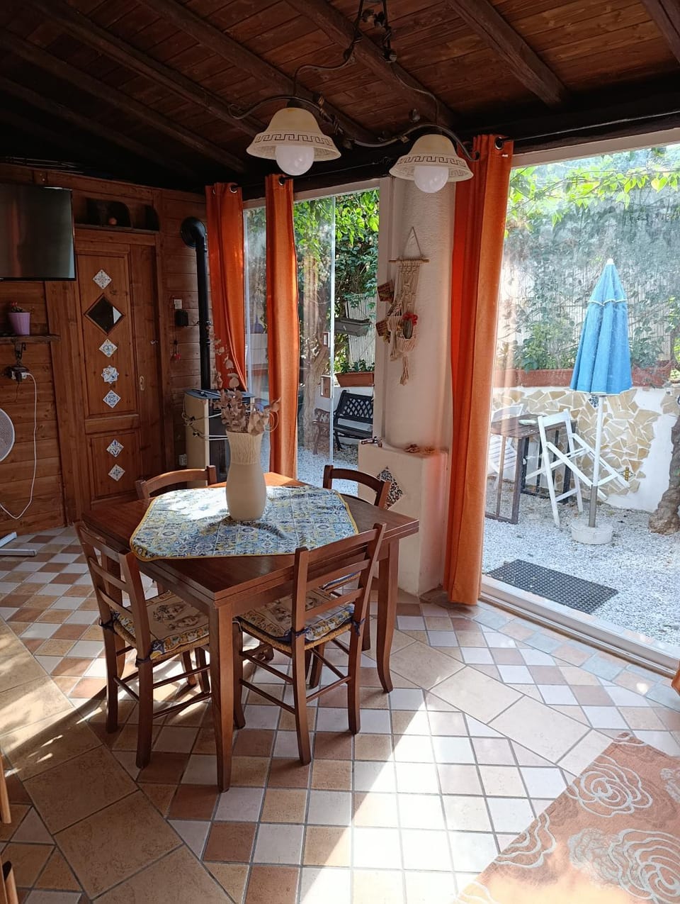 Living room, Dining area