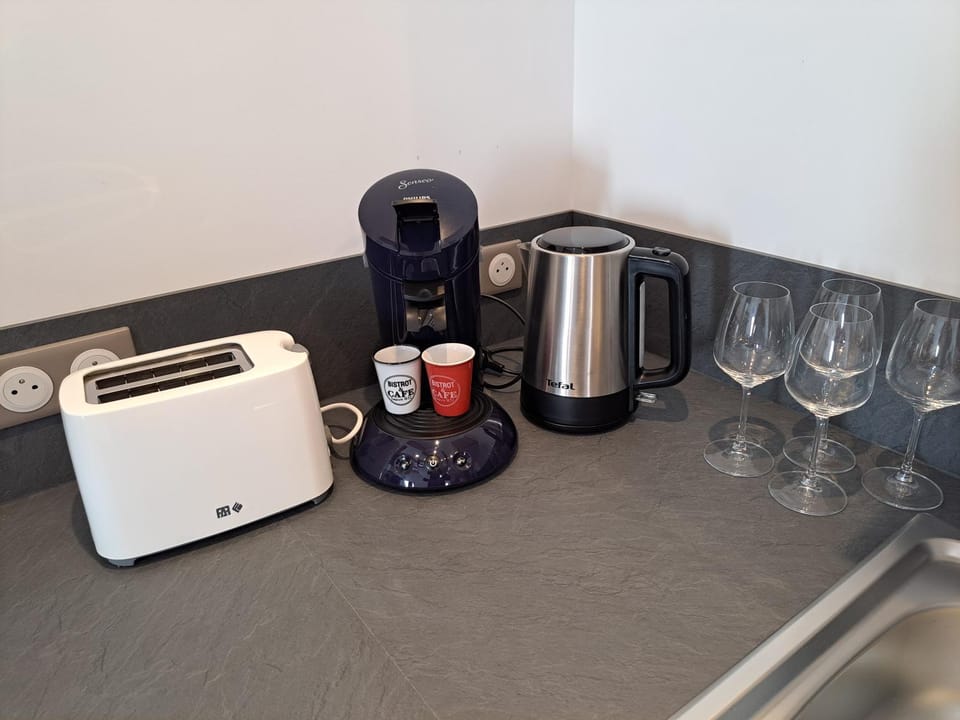 Coffee/tea facilities, toaster