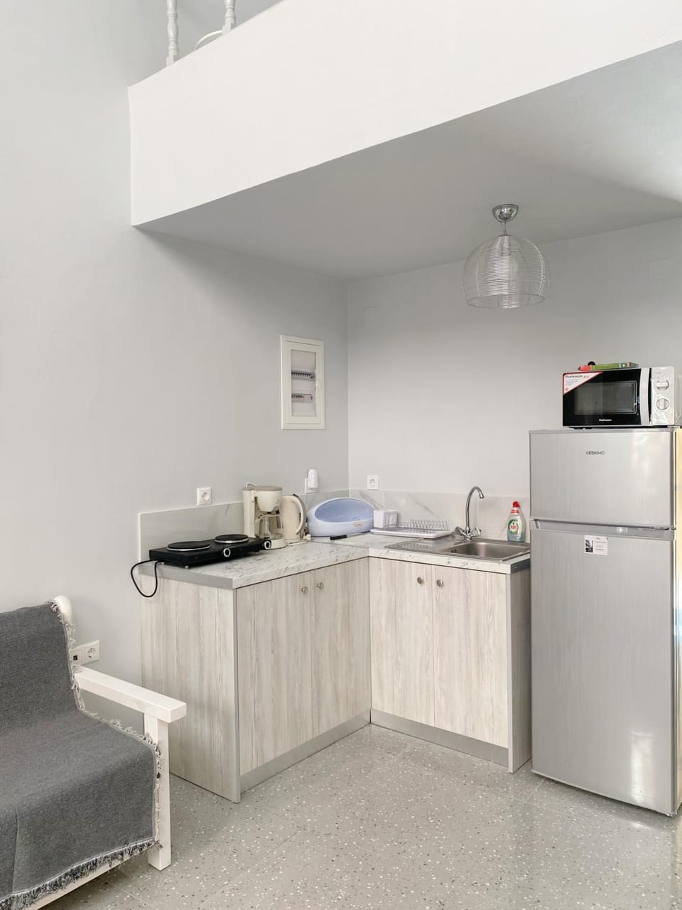 Coffee/tea facilities, oven, stove, kitchen