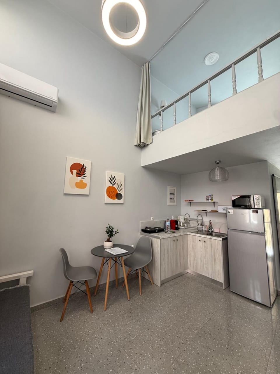 Kitchen or kitchenette, Photo of the whole room, Seating area, Dining area, stove