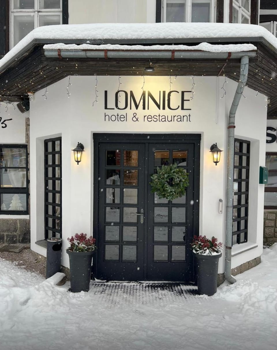 Facade/entrance