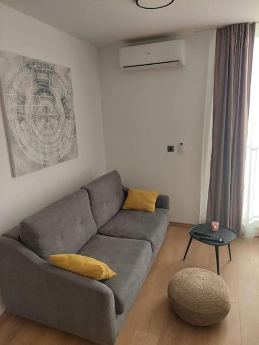 Living room, Seating area, air conditioner