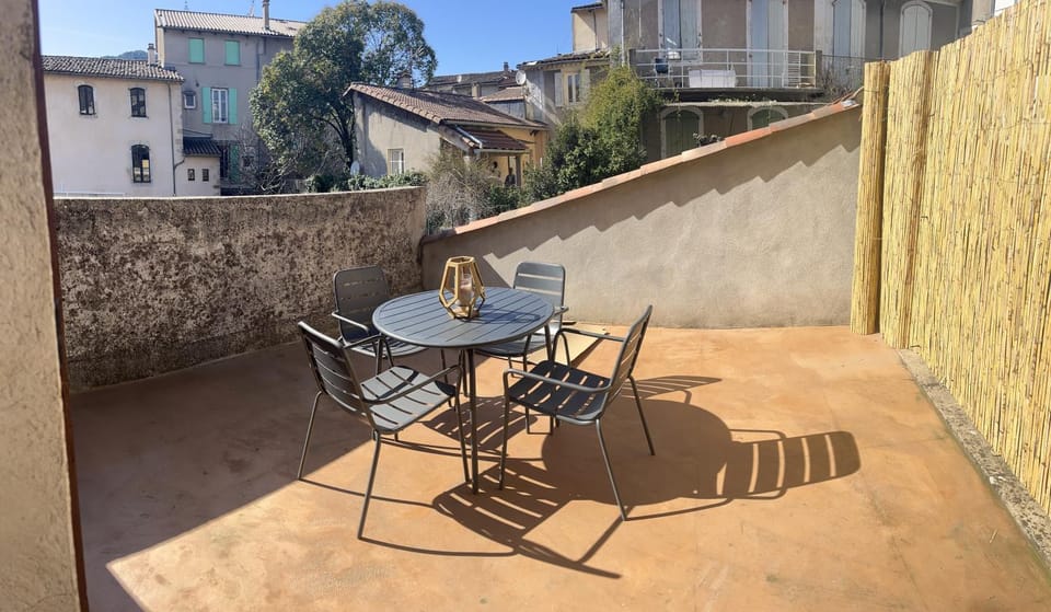 Patio, Day, Balcony/Terrace