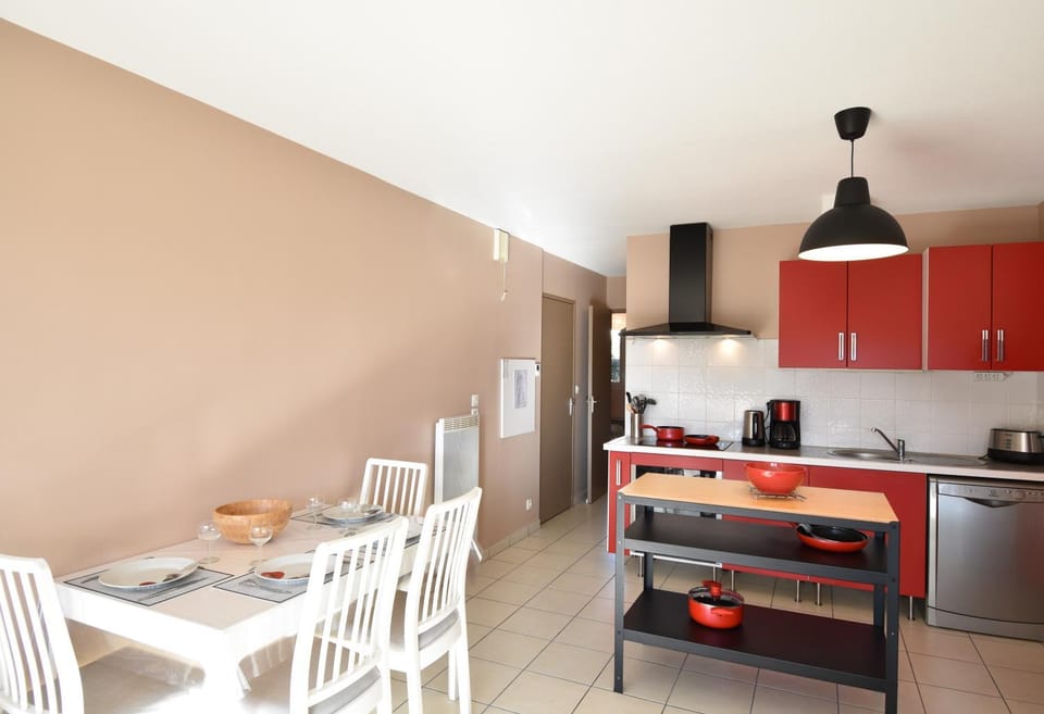 Dining area, kitchen