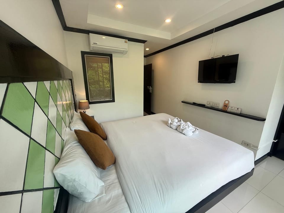Bed, TV and multimedia, Photo of the whole room, Evening entertainment, Bedroom, air conditioner