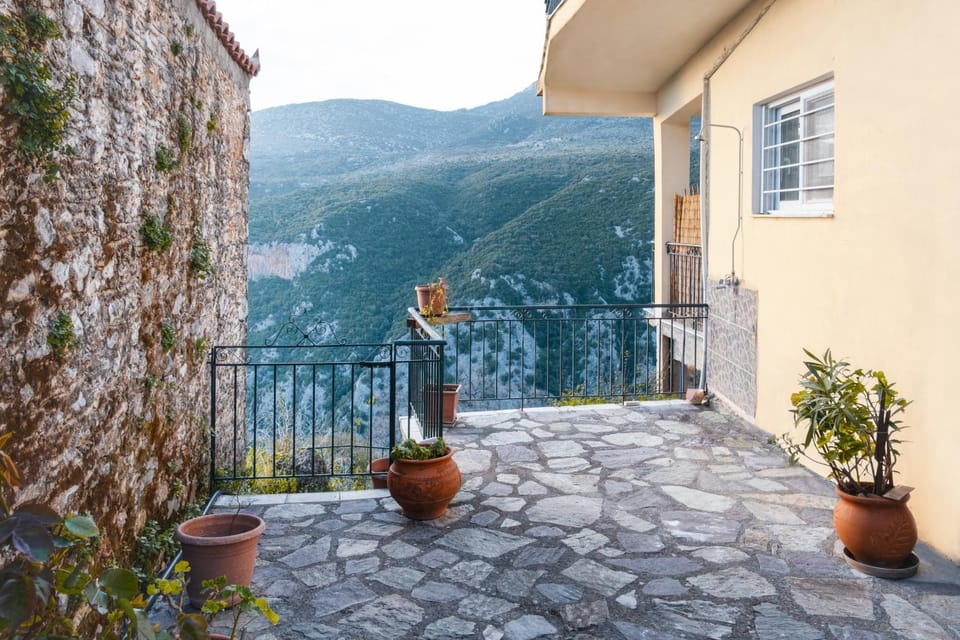 Property building, Balcony/Terrace, Mountain view