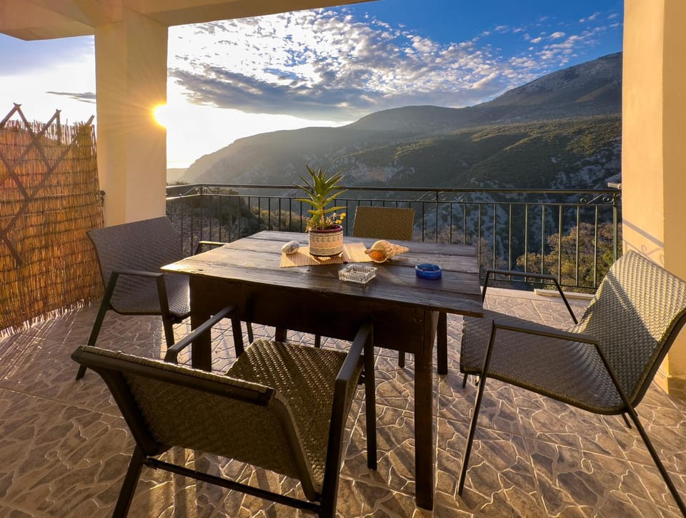 Balcony/Terrace, Mountain view