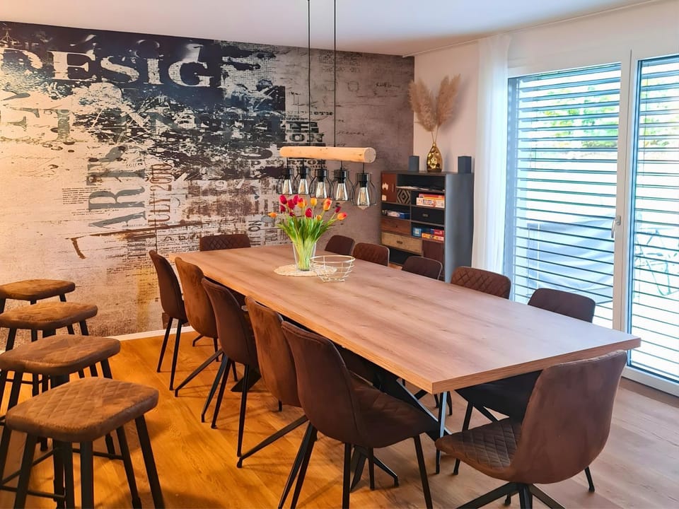 Seating area, Dining area