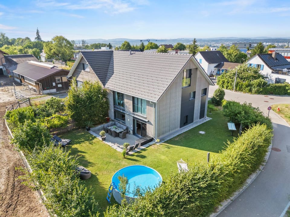 Property building, Neighbourhood, Natural landscape, Bird's eye view, Garden, Garden view, Pool view, Street view, Swimming pool, Location, sunbed