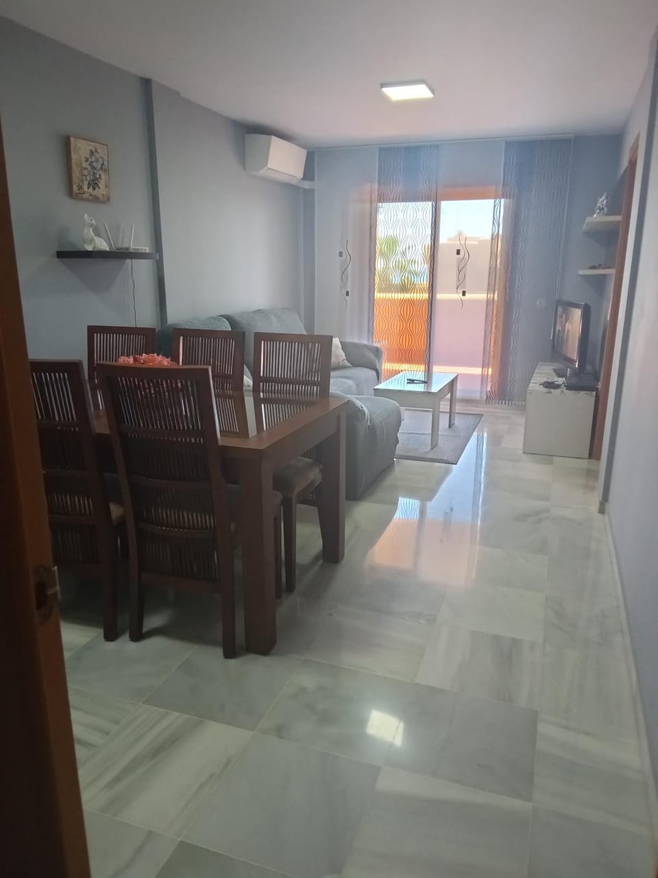 Communal lounge/ TV room