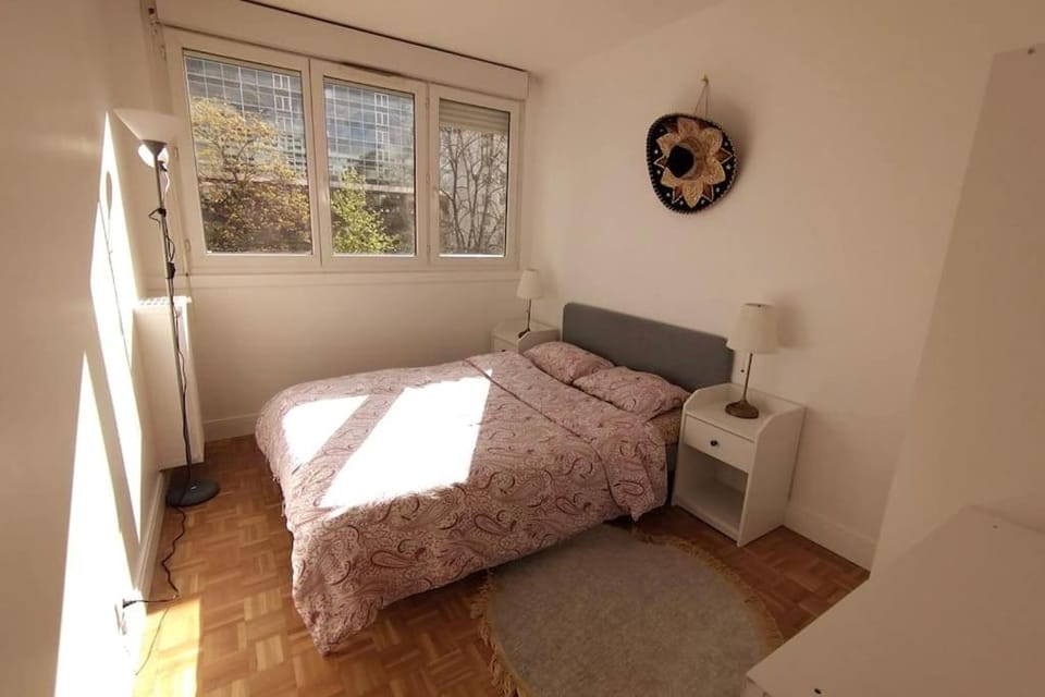 Cosy 2 BR, La Défense, 5 min walk metro+parking Apartment in Puteaux