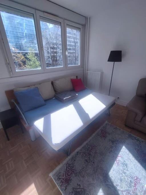 Cosy 2 BR, La Défense, 5 min walk metro+parking Apartment in Puteaux
