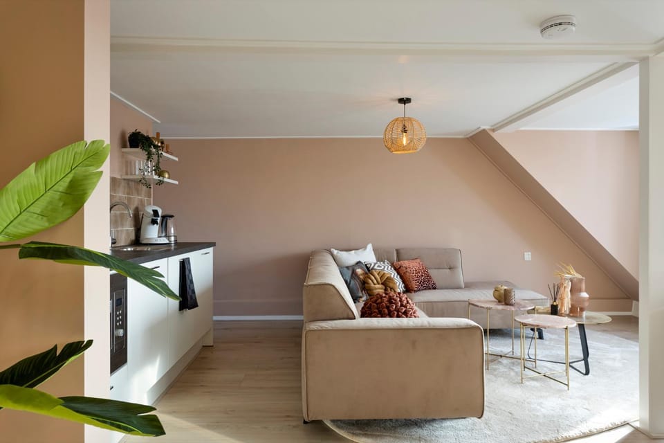 Coffee/tea facilities, Kitchen or kitchenette, Living room, Seating area, Dining area