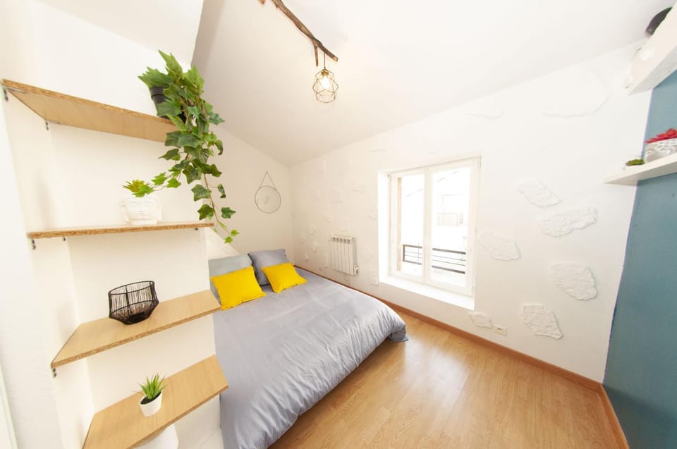 Bed, Photo of the whole room, Bedroom