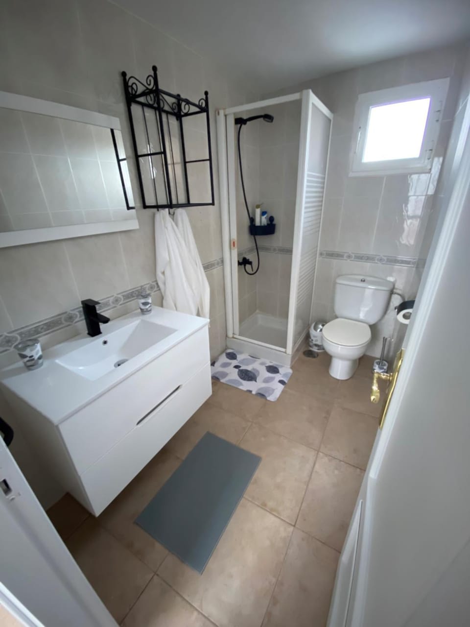 Shower, Bathroom, towels