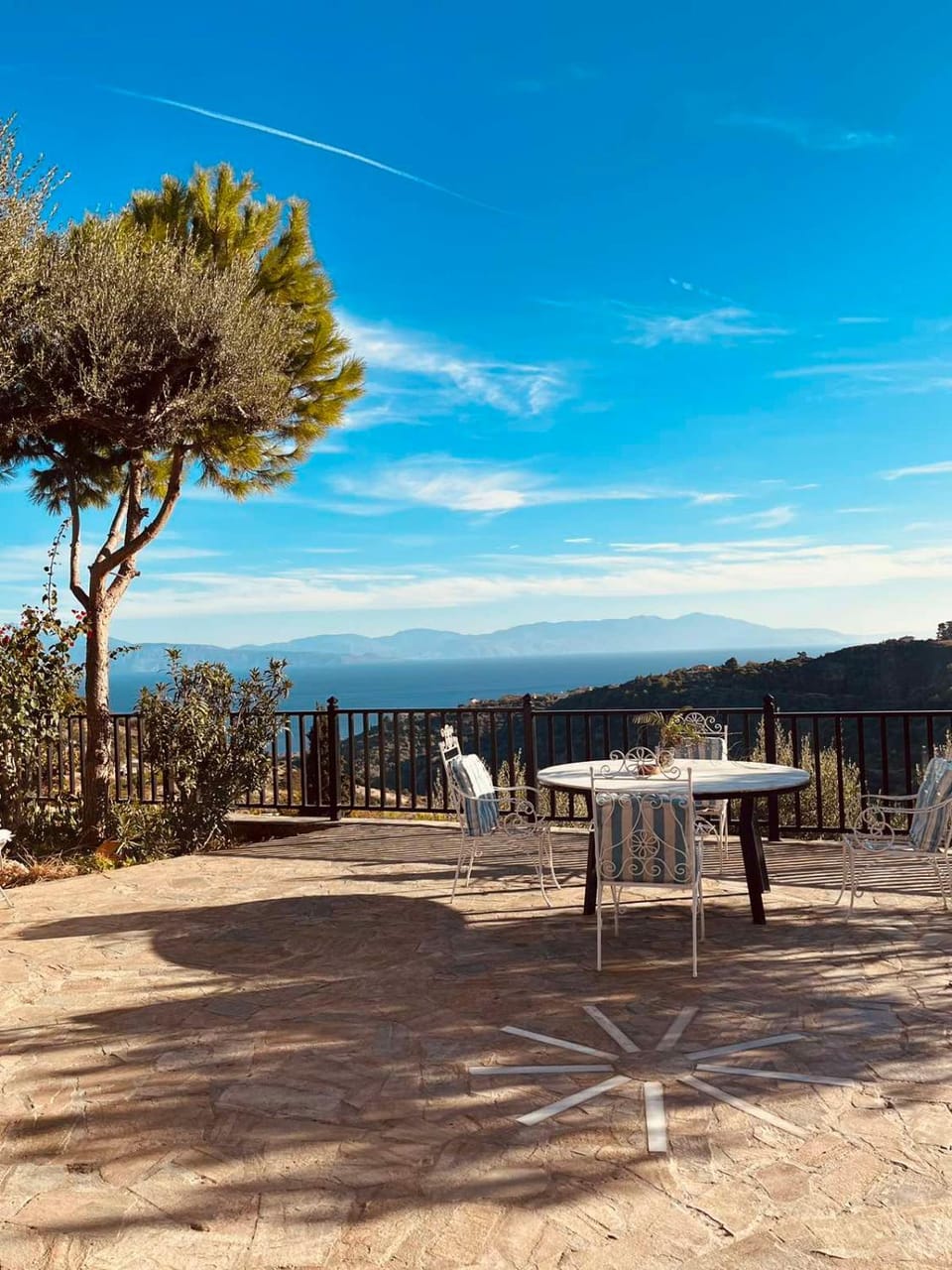 Day, Natural landscape, View (from property/room), Balcony/Terrace, Dining area, Mountain view, Sea view