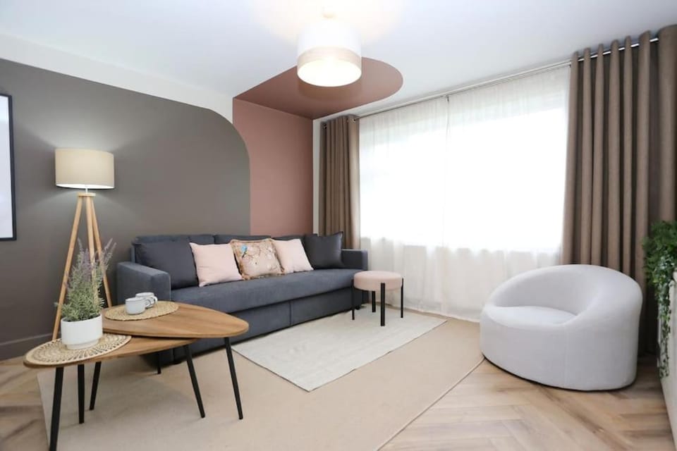 xxBrand Newxx sleeps 8, stylish japandi house House in Blackpool