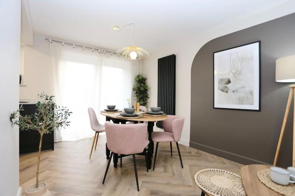 xxBrand Newxx sleeps 8, stylish japandi house House in Blackpool