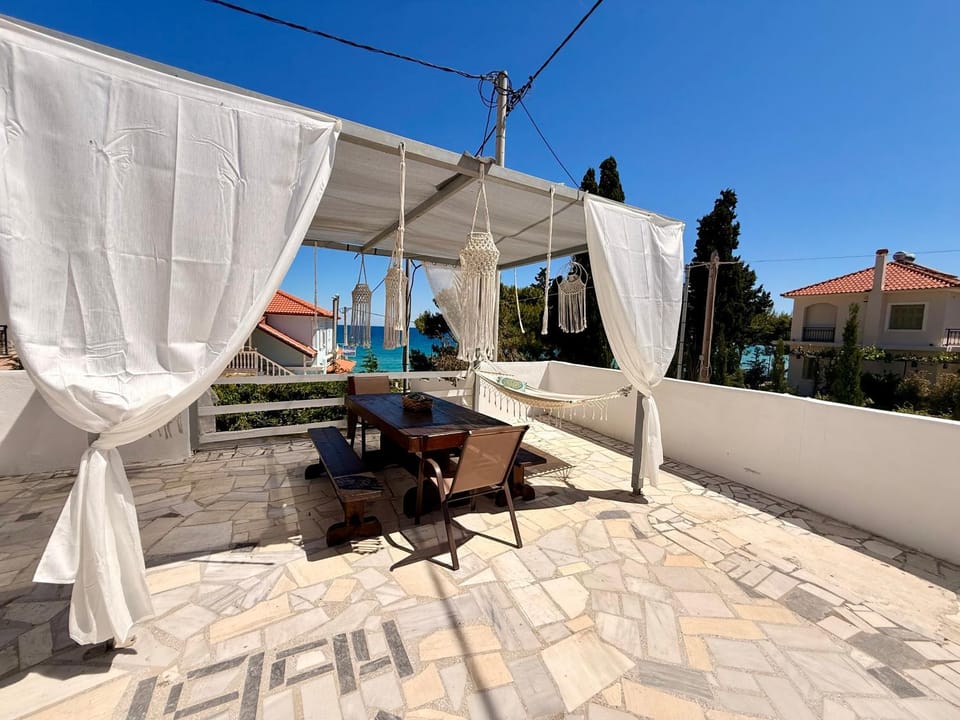 Property building, Day, View (from property/room), Balcony/Terrace, Seating area, Dining area