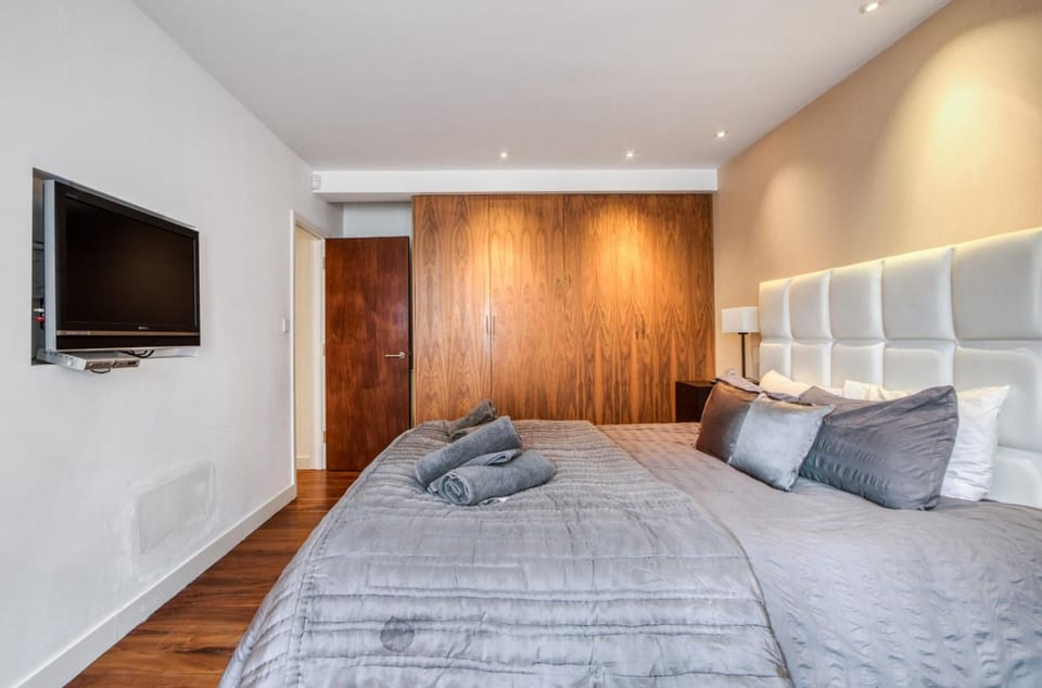 TV and multimedia, Photo of the whole room, Bedroom, towels, wardrobe