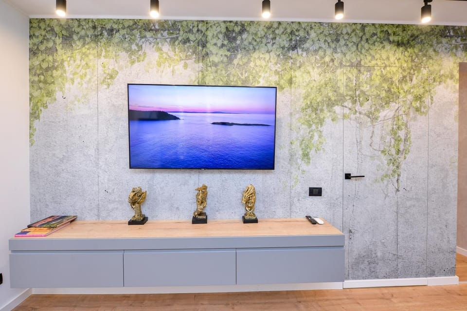 TV and multimedia, Decorative detail
