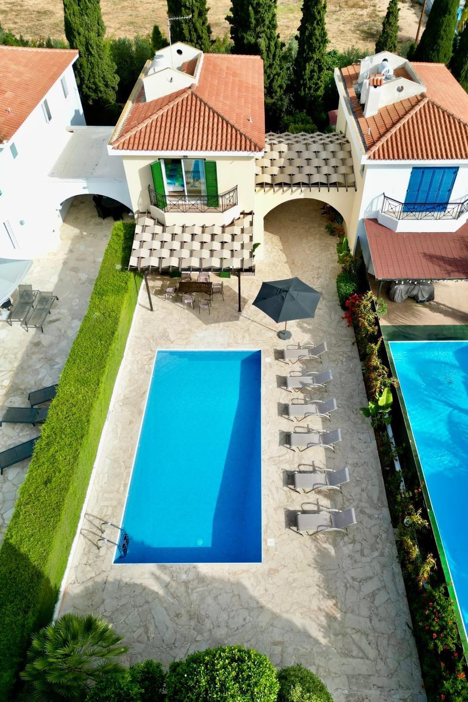 Property building, Patio, Day, Garden, Garden view, Pool view, Swimming pool, sunbed