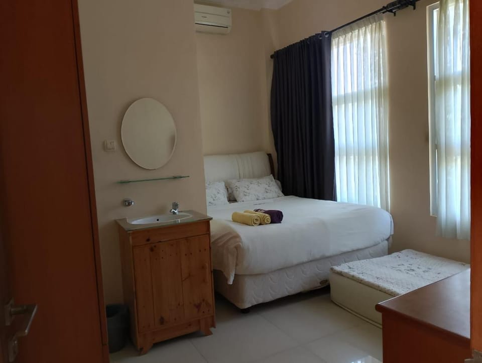 G10 Guest House Near Asia Afrika Bandung Bed and Breakfast in Bandung