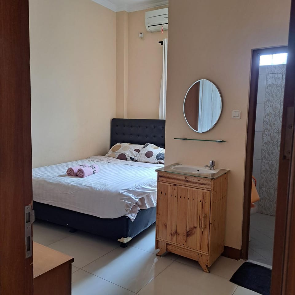 Bed, Photo of the whole room, Bedroom, wardrobe, air conditioner