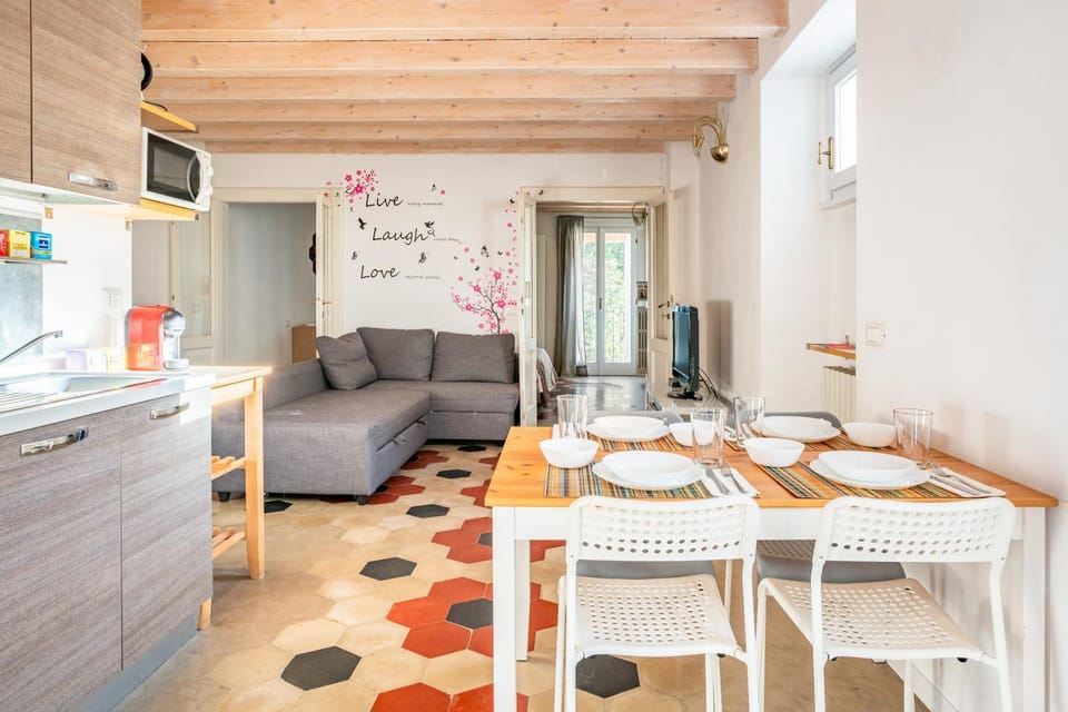 Kitchen or kitchenette, Living room