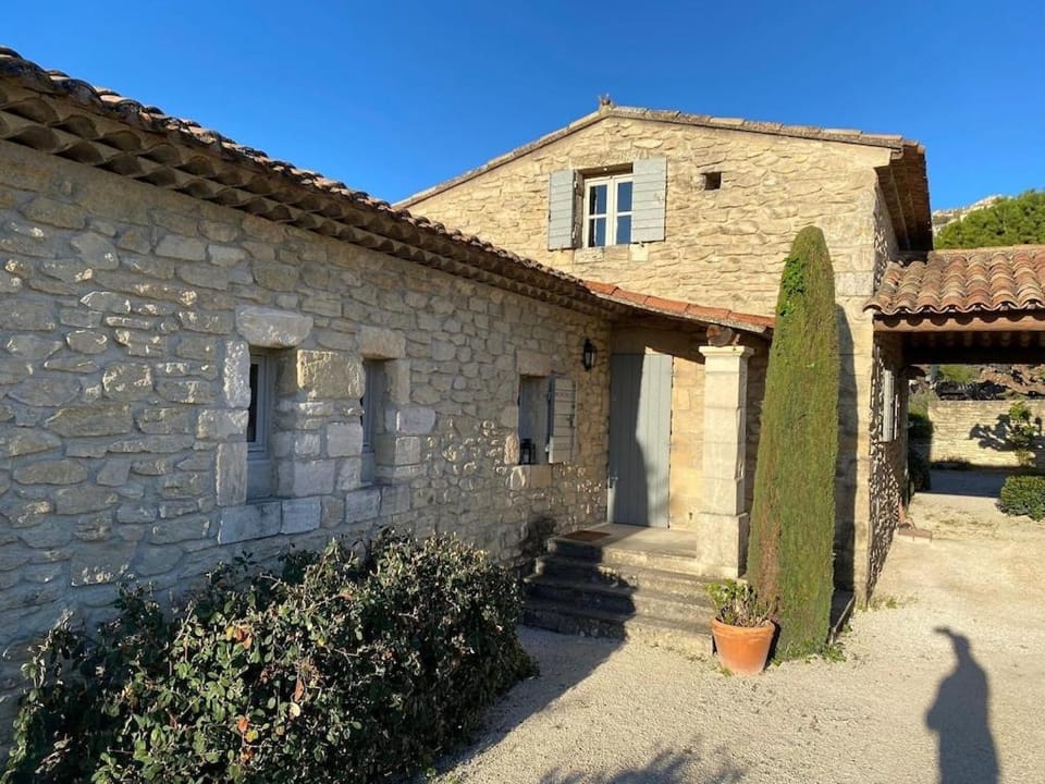 In Gordes, facing the entire Luberon Park a beautiful 5 bedrooms house House in Gordes