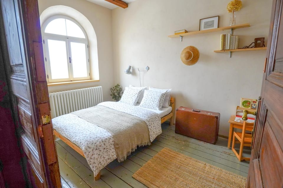Bed, Photo of the whole room