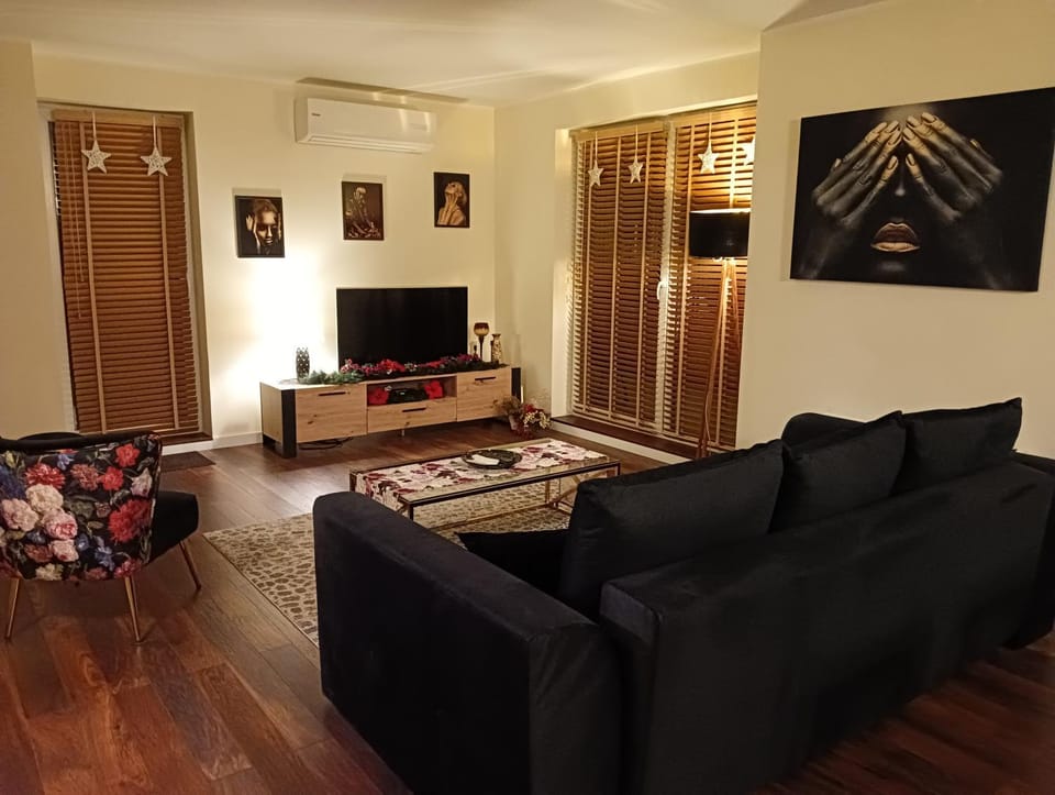 APARTAMENT 80m2 z 70m2 tarasem -W PEŁNI WYPOSAŻONY - WYJATKOWE CENTRUM MIASTA Apartment in Greater Poland Voivodeship