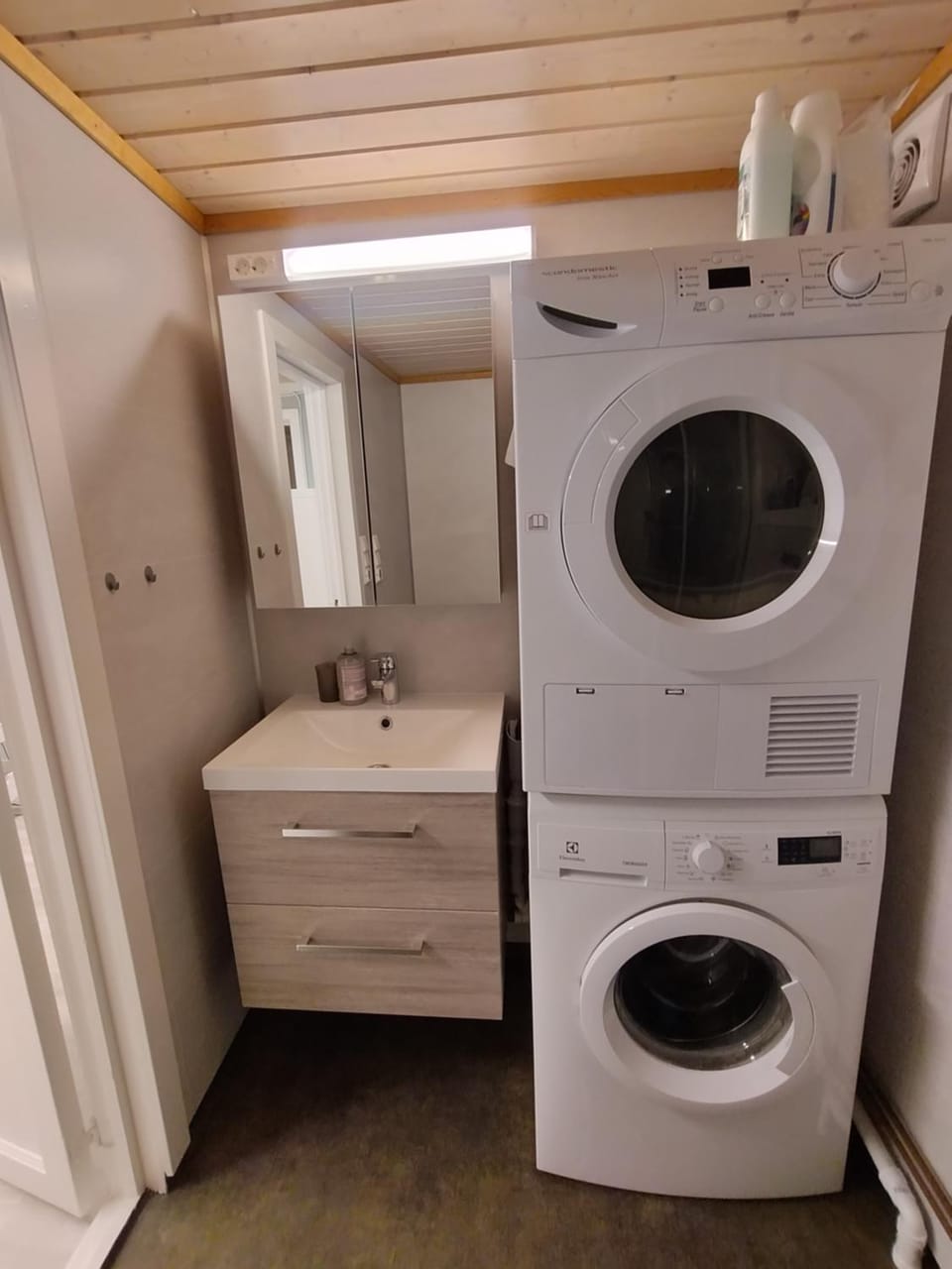 Bathroom, washing machine, dryer
