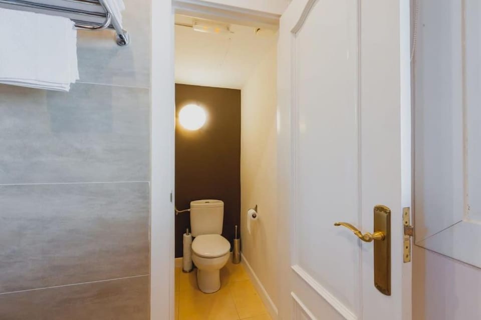 Toilet, Bathroom