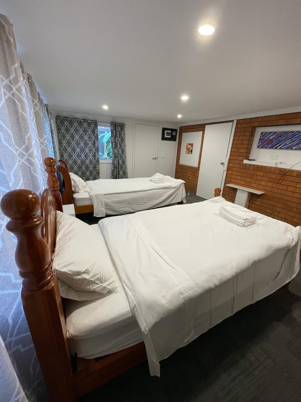 LCF Rosehill Accommodation 3 free car parking inside property G2 House in Sydney