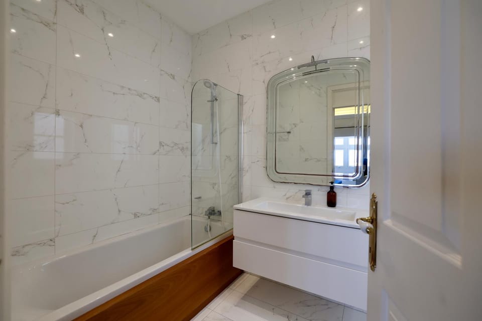 Bathroom, Bath, towels