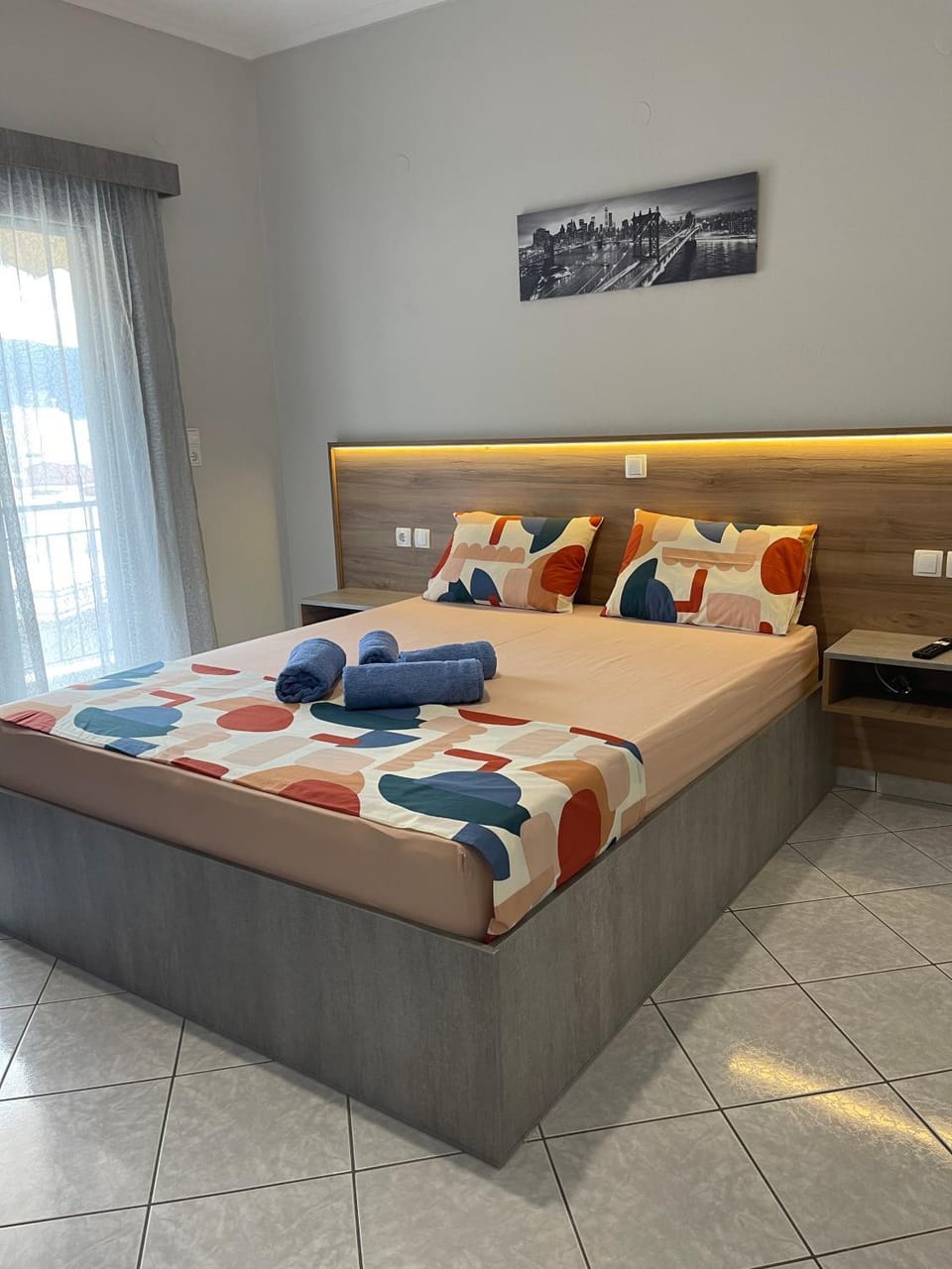 Bed, Photo of the whole room, Bedroom, towels