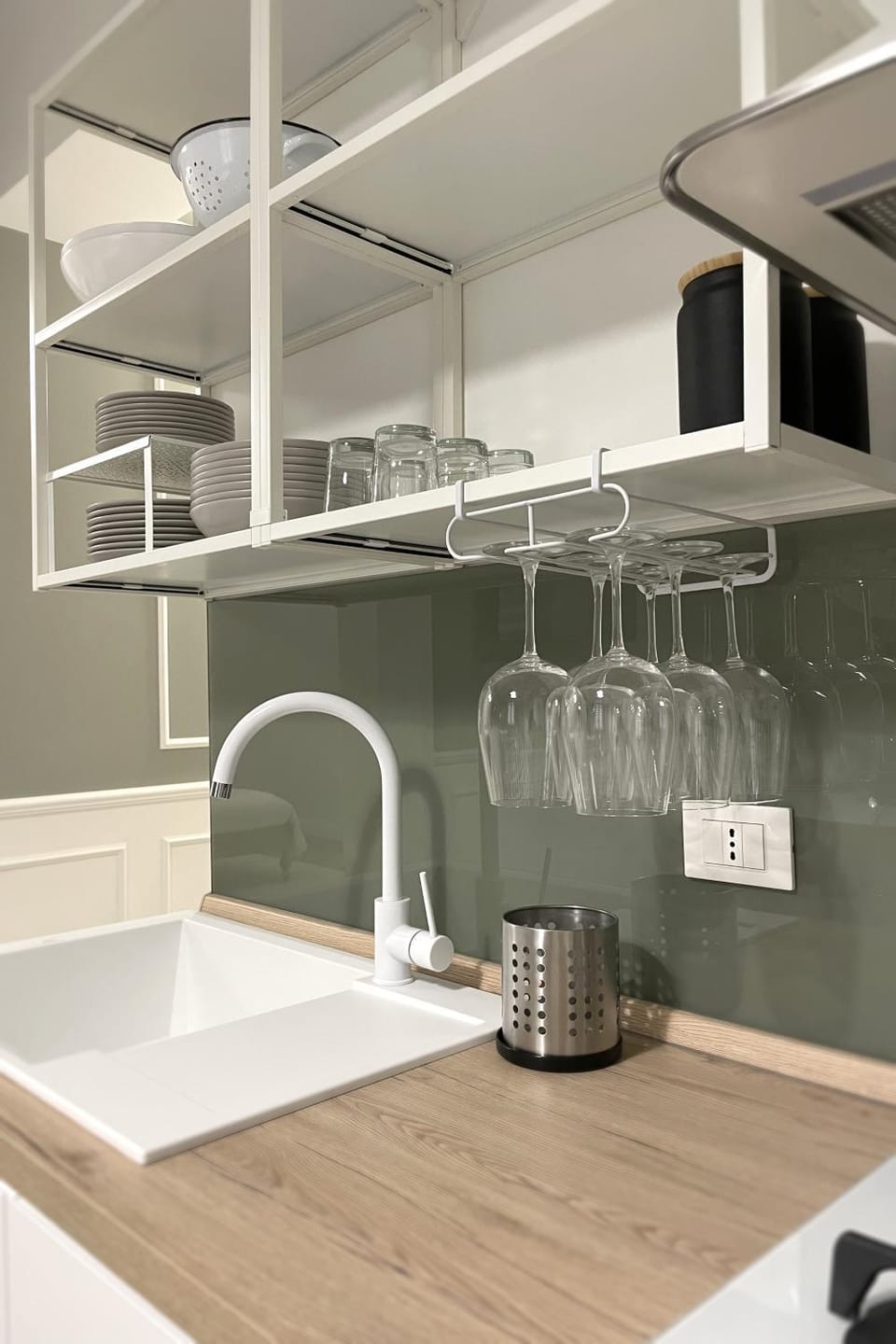 Kitchen or kitchenette, minibar, kitchen