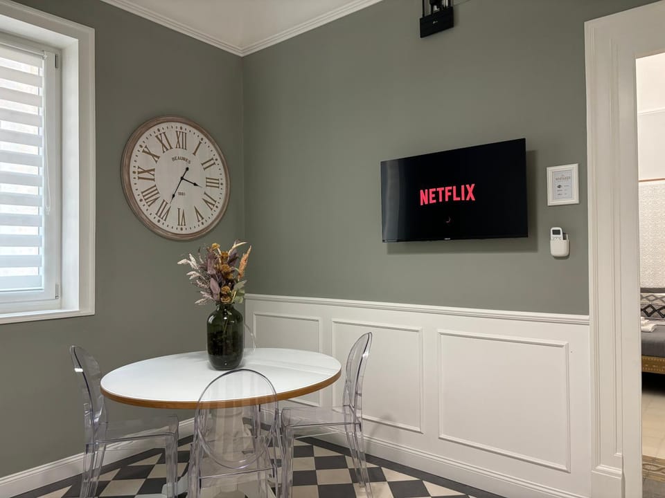 TV and multimedia, Dining area