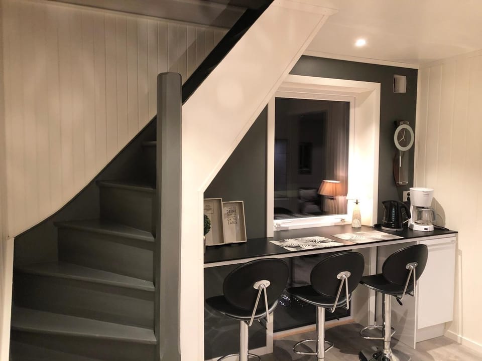 Coffee/tea facilities, Kitchen or kitchenette, Dining area
