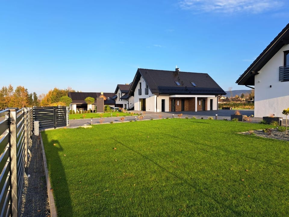 Property building, Spring, Garden, Garden view