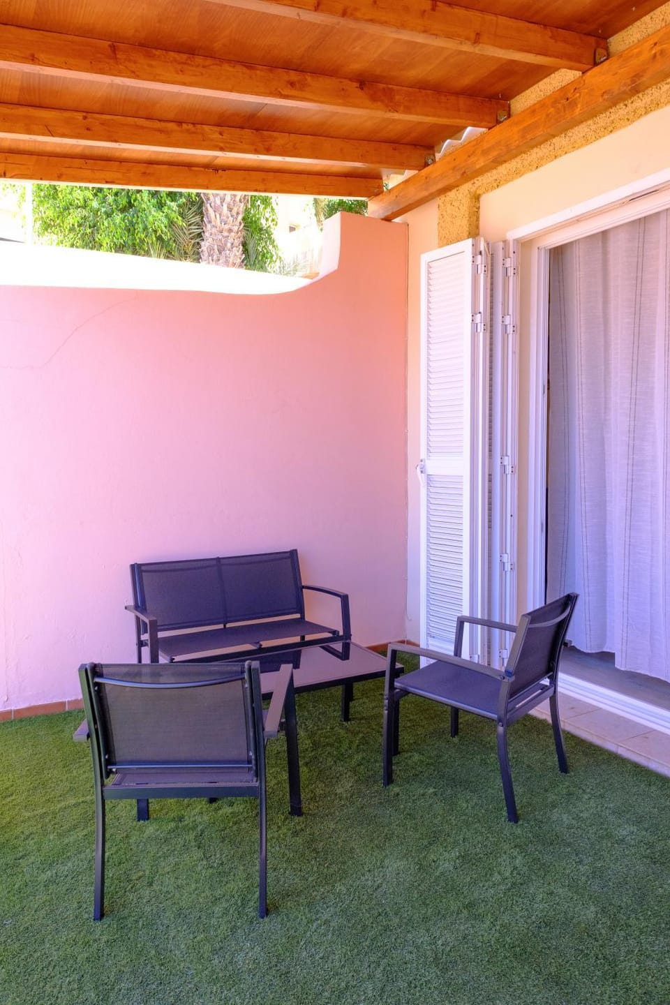 Property building, Patio, Balcony/Terrace, Balcony/Terrace
