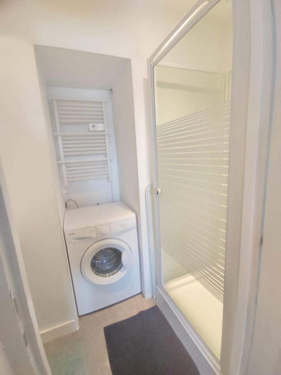 Bathroom, washing machine