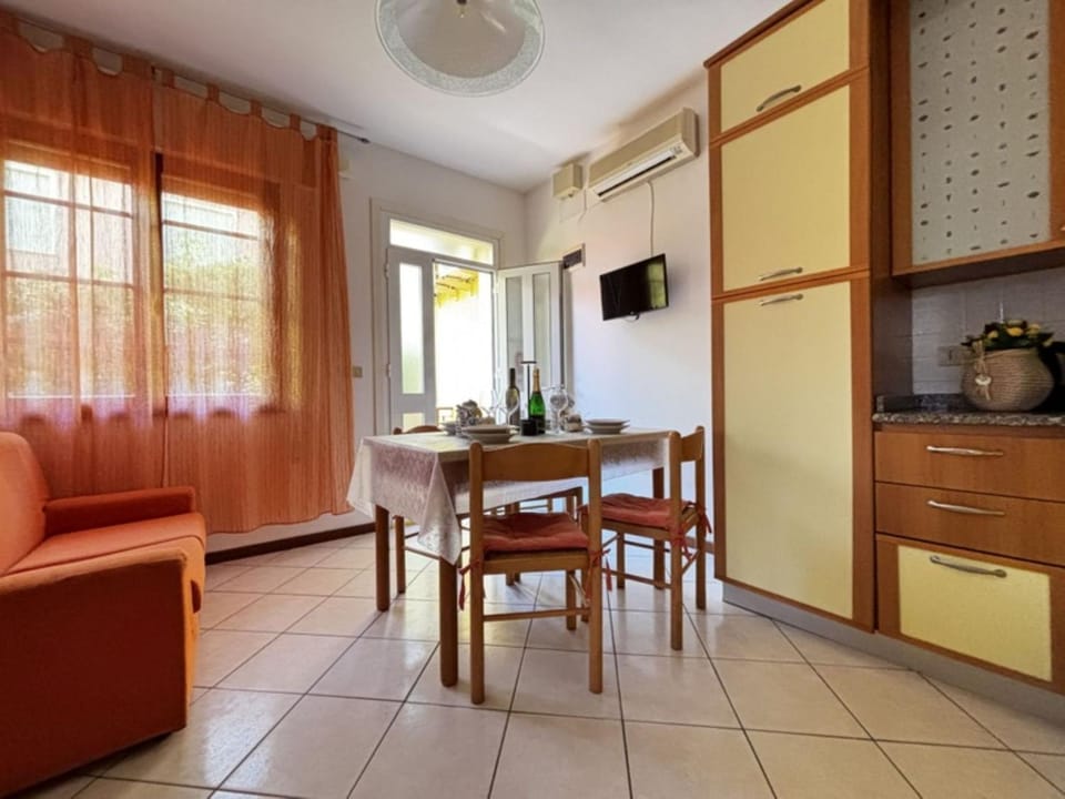 Living room, Dining area, kitchen