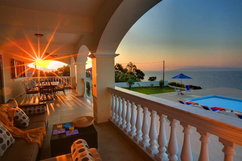 View (from property/room), Balcony/Terrace, Seating area, Dining area, Pool view, Sea view, Sunrise