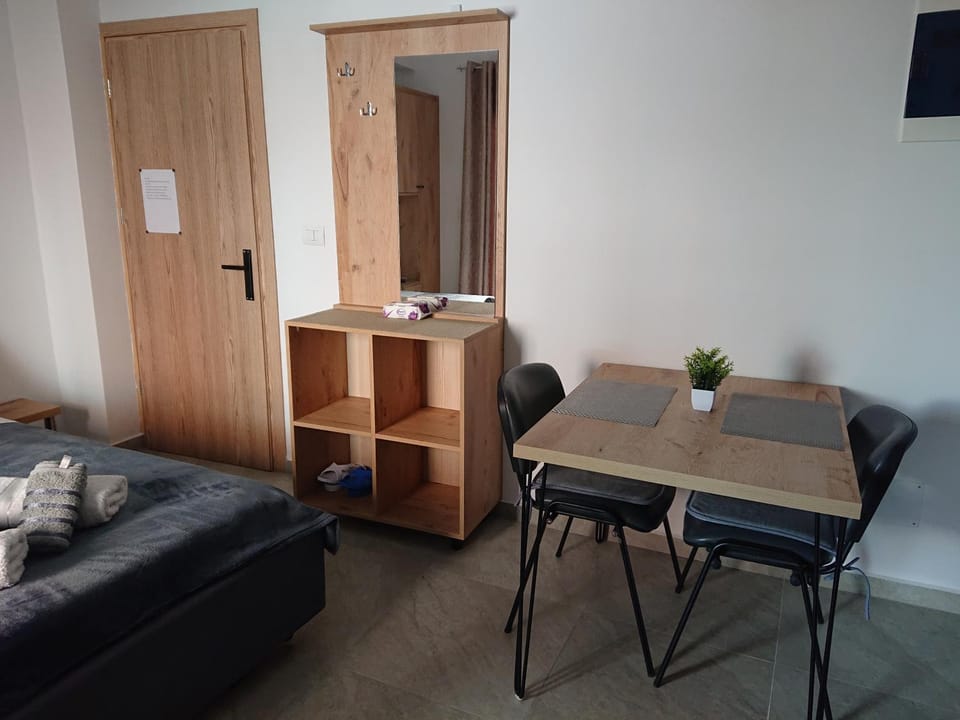 Bed, Living room, Photo of the whole room, Seating area, Dining area, Bedroom, wardrobe