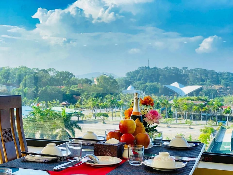 Tuan Chau Marina Hotel Hotel in Laos