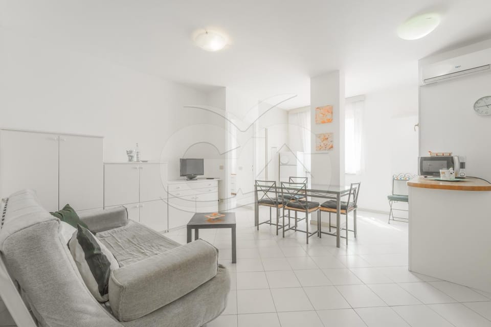 Living room, Seating area, Dining area, minibar