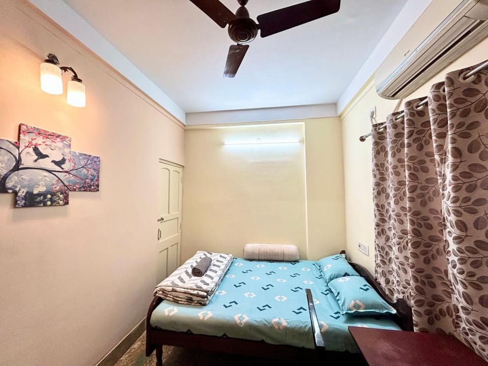 Bed, Bedroom, fireplace, air conditioner