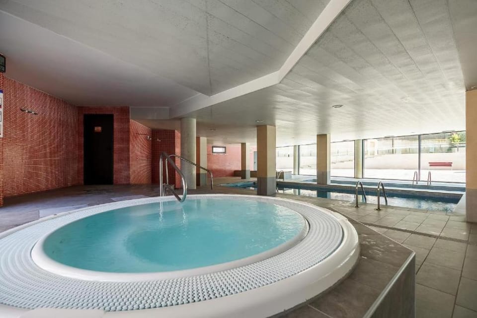 Hot Tub, Swimming pool